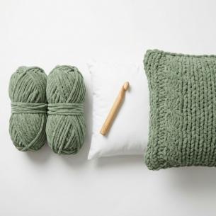 About this product: Premium DIY chunky knit blanket pack featuring 8-10 skeins of super bulky chenille yarn plus printed pattern card. Makes one finished 50x60 inch throw blanket. Premium positioning 